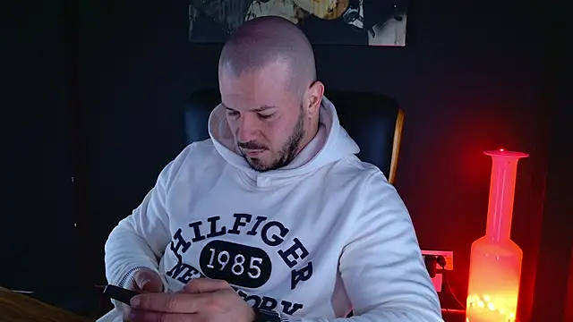 Snapshot of AngeloEric chatting on January 7, 2025, 6:27 am AngeloEric online show from January 7, 2025, 6:27 am