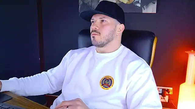 Snapshot of AngeloEric chatting on January 17, 2025, 8:34 am AngeloEric online show from January 17, 2025, 8:34 am