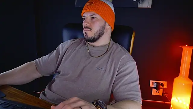 Snapshot of AngeloEric chatting on February 2, 2025, 6:58 am AngeloEric online show from February 2, 2025, 6:58 am