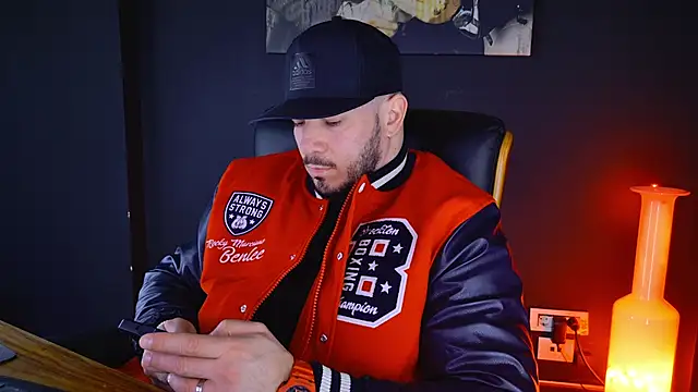 Snapshot of AngeloEric chatting on February 4, 2025, 8:24 am AngeloEric online show from February 4, 2025, 8:24 am