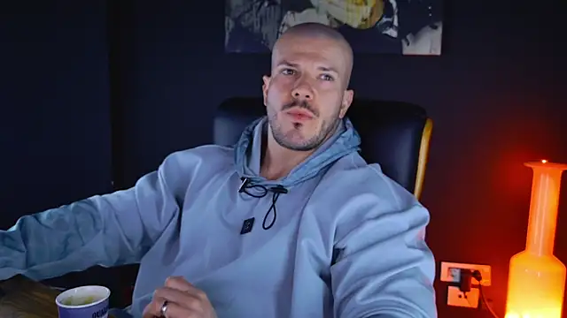 Snapshot of AngeloEric chatting on February 12, 2025, 6:19 am AngeloEric online show from February 12, 2025, 6:19 am