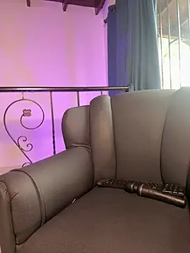 bella  honey online show from February 5, 2025, 7:42 pm