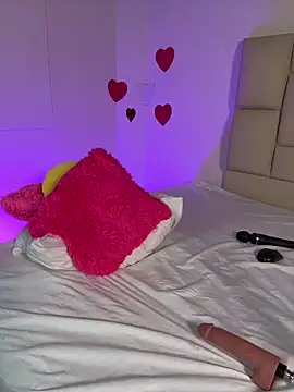 bella  honey online show from February 15, 2025, 7:50 pm