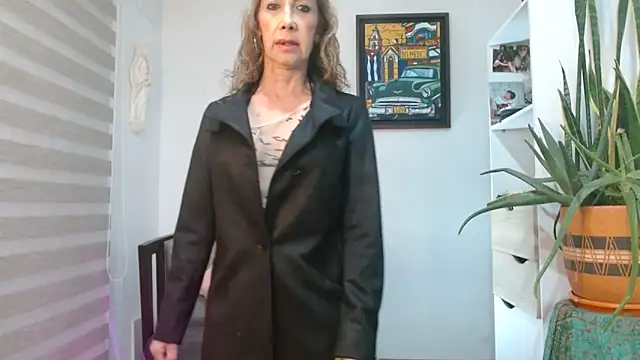 Snapshot of Canelita28 chatting on May 19, 2026, 1:11 am Canelita28 online show from May 19, 2026, 1:11 am