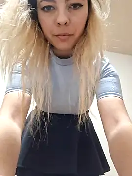 allinqueen online show from February 26, 2025, 4:03 pm