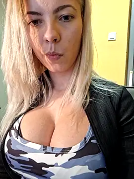 allinqueen online show from March 9, 2026, 8:13 pm