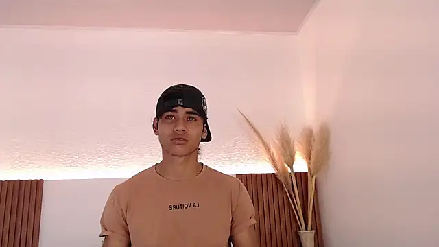 Snapshot of zander_2120 chatting on December 6, 2024, 2:06 pm zander 2120 online show from December 6, 2024, 2:06 pm