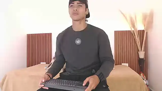 Snapshot of zander_2120 chatting on December 11, 2024, 1:49 pm zander 2120 online show from December 11, 2024, 1:49 pm