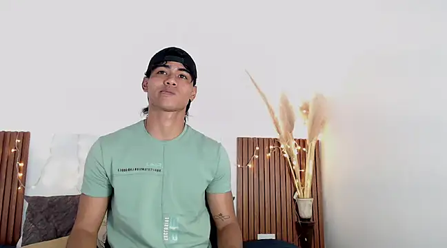 Snapshot of zander_2120 chatting on December 24, 2024, 4:51 pm zander 2120 online show from December 24, 2024, 4:51 pm