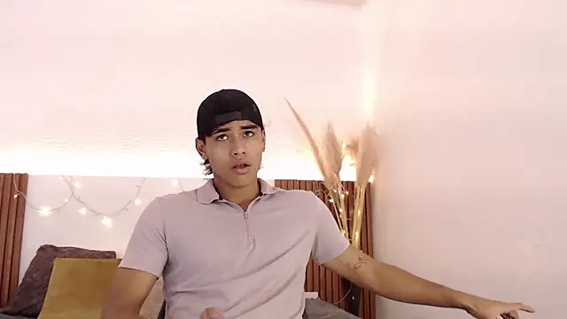 Snapshot of zander_2120 chatting on December 31, 2024, 1:52 pm zander 2120 online show from December 31, 2024, 1:52 pm