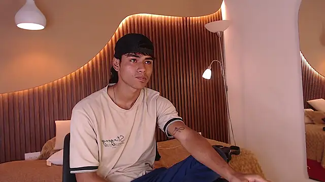 Snapshot of zander_2120 chatting on February 25, 2025, 8:19 pm zander 2120 online show from February 25, 2025, 8:19 pm