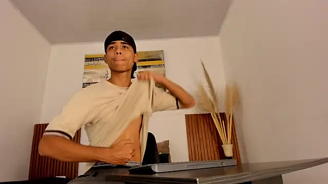 Snapshot of zander_2120 chatting on November 13, 2025, 1:21 pm zander 2120 online show from November 13, 2025, 1:21 pm