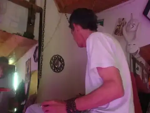 laye19 online show from January 11, 2025, 2:25 pm