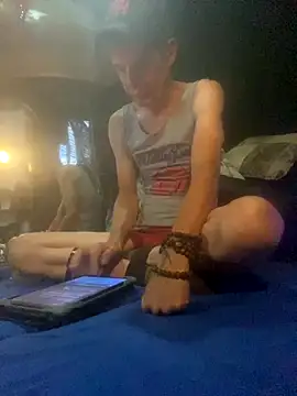 laye19 online show from October 25, 2025, 10:59 pm