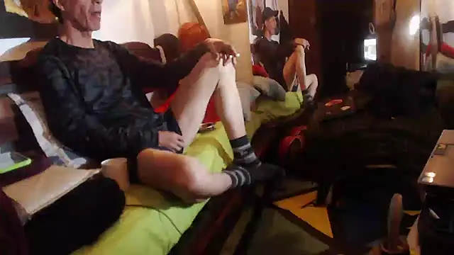 laye19 online show from November 29, 2025, 12:13 am