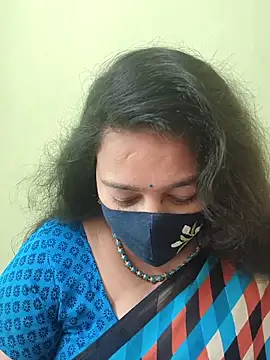 neelu-hoty online show from May 17, 2026, 11:06 am