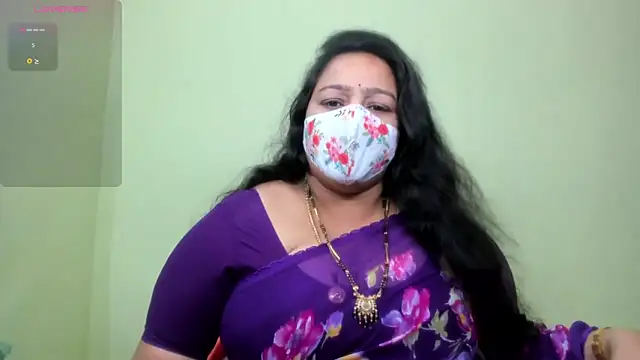 neelu-hoty online show from May 31, 2026, 12:34 pm