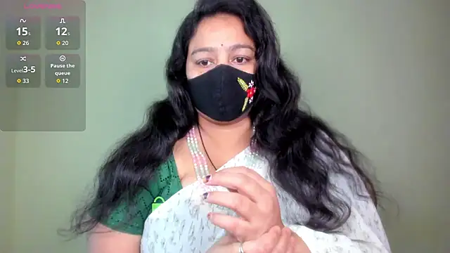 neelu-hoty online show from June 19, 2026, 8:29 am