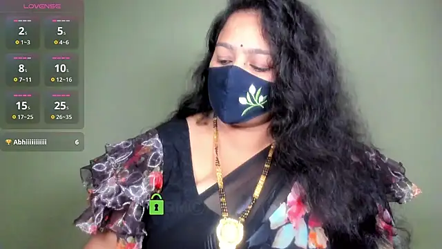 neelu-hoty online show from July 4, 2026, 3:07 pm