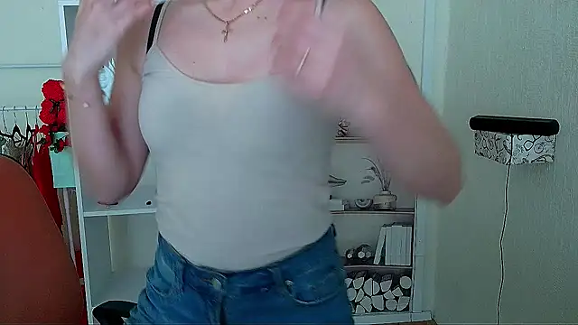 Barbie Kiss  online show from June 11, 2026, 1:09 pm