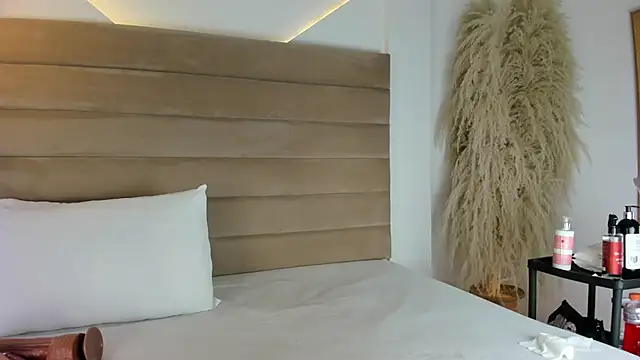 IsabellaJonns online show from February 12, 2025, 4:23 am