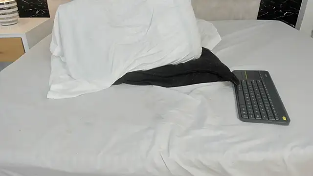 Hanna lens online show from March 4, 2025, 6:18 pm