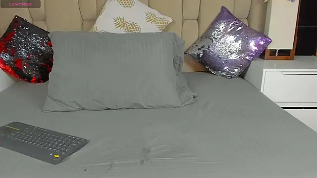 Hanna lens online show from March 21, 2025, 2:40 pm