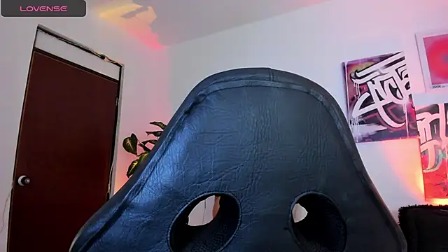 Snapshot of AnnieHuntters chatting on January 19, 2025, 2:57 am AnnieHuntters online show from January 19, 2025, 2:57 am