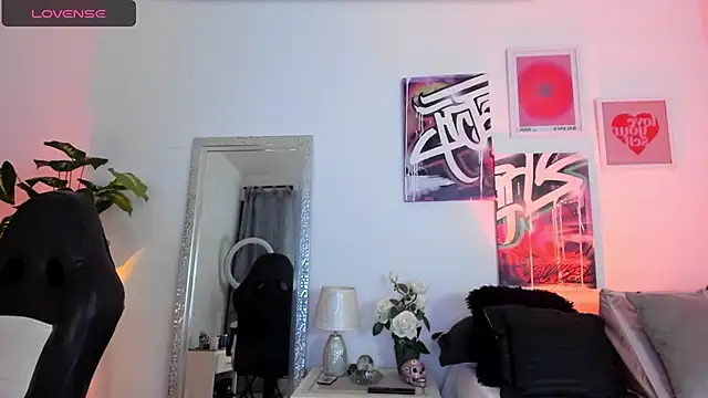 Snapshot of AnnieHuntters chatting on January 24, 2025, 2:49 am AnnieHuntters online show from January 24, 2025, 2:49 am