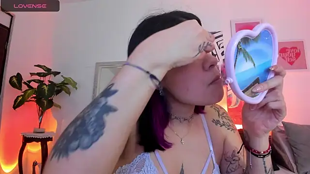 Snapshot of AnnieHuntters chatting on February 7, 2025, 2:50 am AnnieHuntters online show from February 7, 2025, 2:50 am