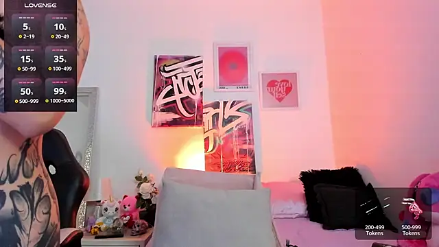 Snapshot of AnnieHuntters chatting on March 22, 2025, 1:11 am AnnieHuntters online show from March 22, 2025, 1:11 am