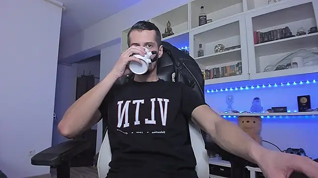 ToddClaytonn online show from December 3, 2024, 7:33 pm