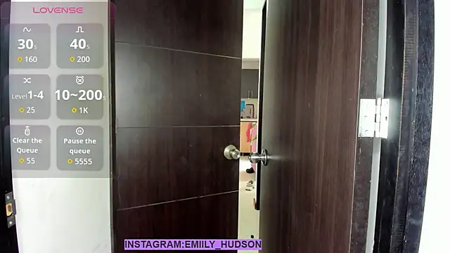 Snapshot of emily_huddson_ chatting on October 3, 2025, 5:54 pm emily huddson online show from October 3, 2025, 5:54 pm