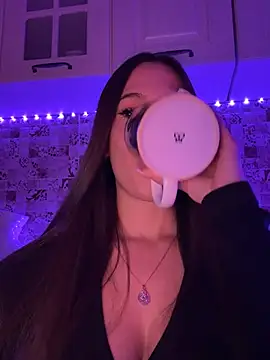 EricaWalls online show from December 23, 2024, 1:40 am