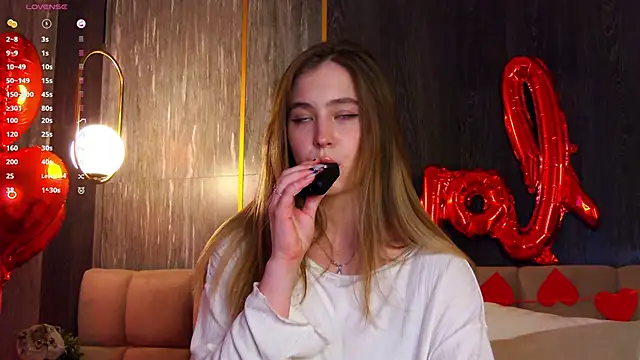 Snapshot of LoraineLuff chatting on February 16, 2025, 9:05 pm LoraineLuff online show from February 16, 2025, 9:05 pm