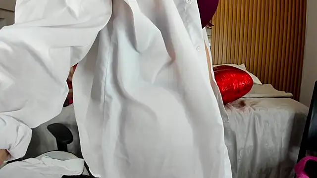 Danna topless online show from March 13, 2025, 6:12 pm