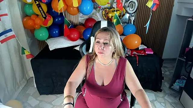 Snapshot of Danna_topless chatting on June 11, 2026, 12:03 pm Danna topless online show from June 11, 2026, 12:03 pm