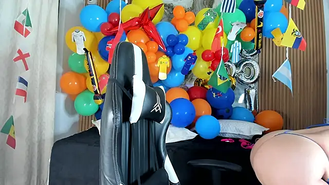 Danna topless online show from June 13, 2026, 12:03 pm