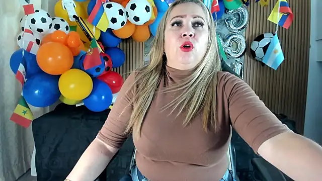 Danna topless online show from June 26, 2026, 12:09 pm