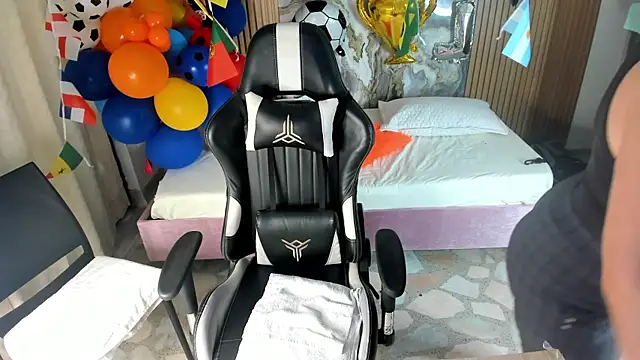 Danna topless online show from July 18, 2026, 12:09 pm