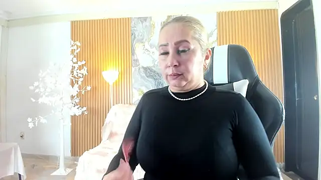 Danna topless online show from July 27, 2026, 12:01 pm