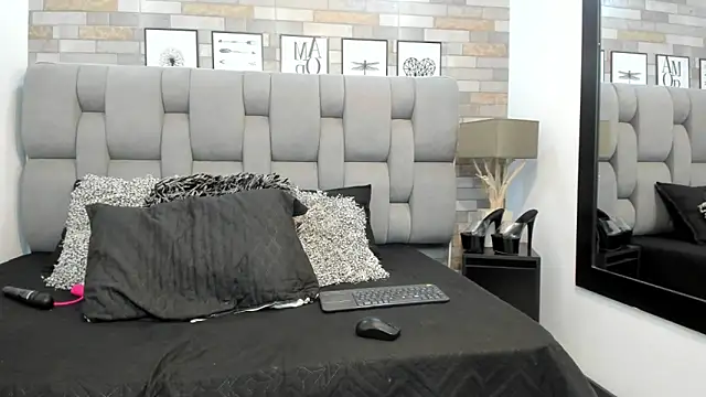 Snapshot of KariinaTaylor chatting on June 12, 2026, 7:02 pm KariinaTaylor online show from June 12, 2026, 7:02 pm