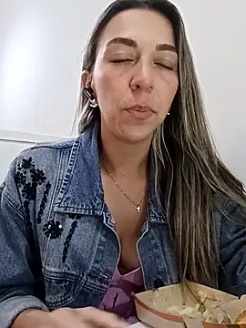 Snapshot of rachellboom chatting on December 3, 2025, 10:41 pm rachellboom online show from December 3, 2025, 10:41 pm