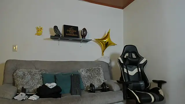 julian wallace online show from October 25, 2025, 5:08 pm