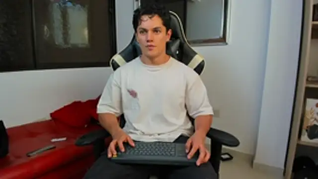 julian wallace online show from February 8, 2026, 9:07 pm