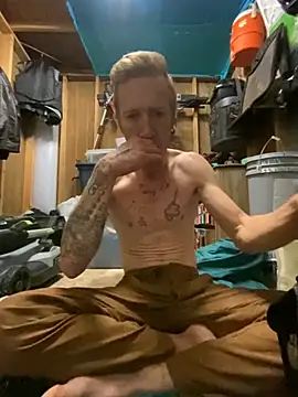 Snapshot of bentoverblonde chatting on October 28, 2025, 1:47 pm bentoverblonde online show from October 28, 2025, 1:47 pm