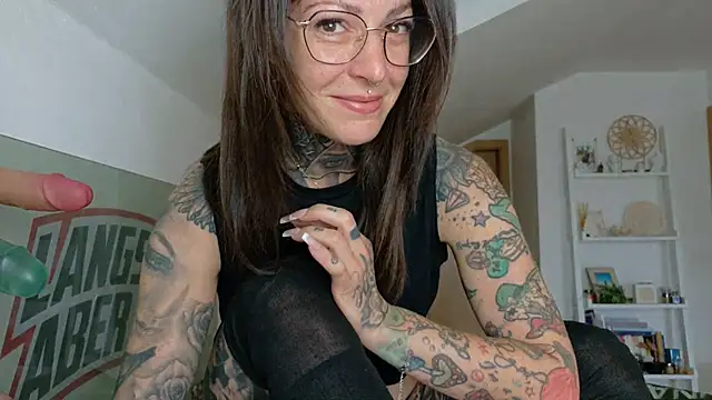 Snapshot of BrownieyQueen chatting on May 7, 2026, 6:08 am BrownieyQueen online show from May 7, 2026, 6:08 am
