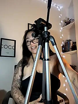 Snapshot of helena_smith chatting on February 6, 2025, 10:37 am helena smith online show from February 6, 2025, 10:37 am