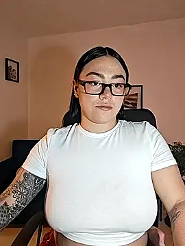 Snapshot of helena_smith chatting on September 18, 2025, 5:31 am helena smith online show from September 18, 2025, 5:31 am