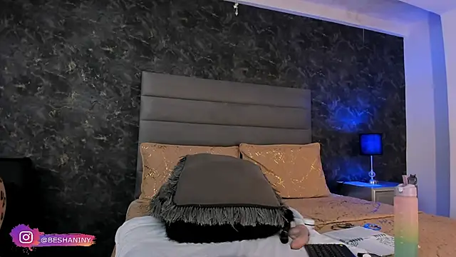 Bella Evans  online show from February 28, 2025, 10:06 pm